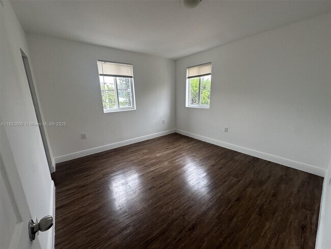Foto del edificio - 540 NW 7th St