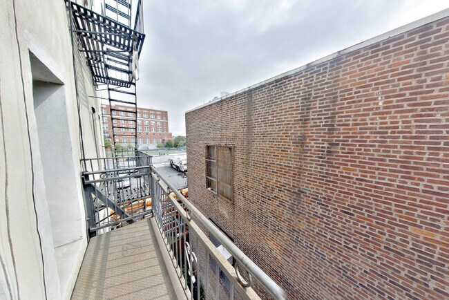 Foto del edificio - 338 E 100th St