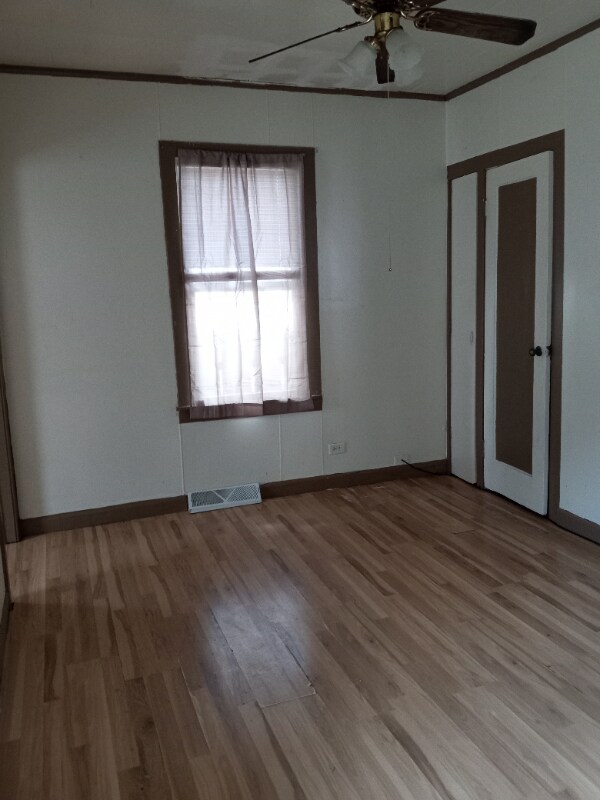 Foto del edificio - 521 Greenbay Ave