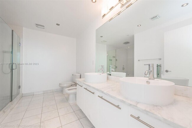Building Photo - 888 Biscayne Blvd
