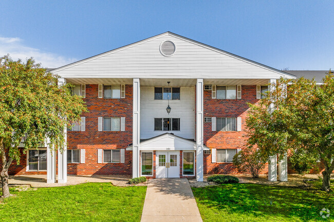 Building Photo - Carriage Oaks Apartments