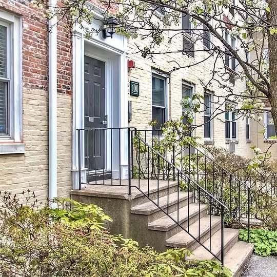 Foto del edificio - 100 Woodside Grn