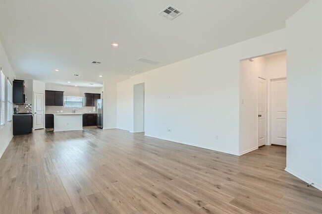 Building Photo - 310 Milliner Lp