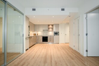 Building Photo - 755 Harbourside Dr