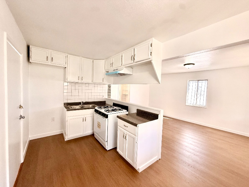 Foto principal - 9303 S Western Ave