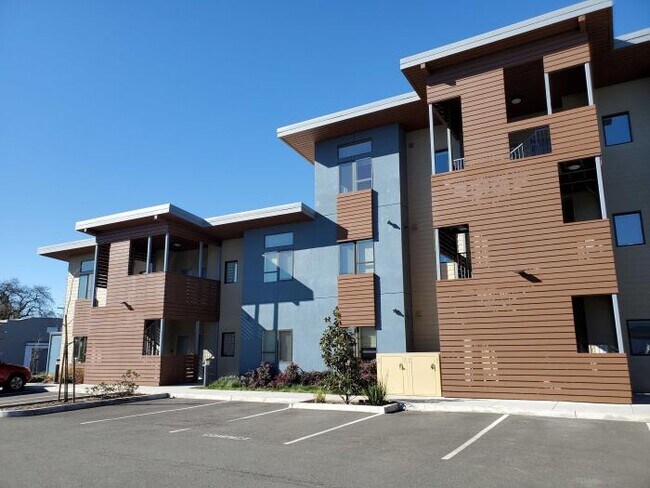 Foto del edificio - 3 bedroom in Santa Rosa CA 95404