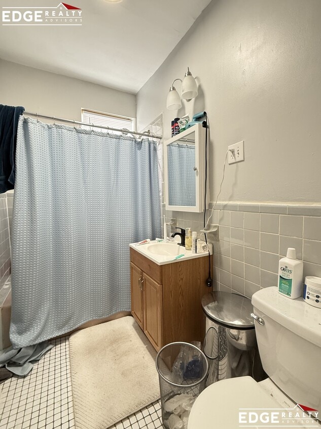 Building Photo - 160 Strathmore Rd