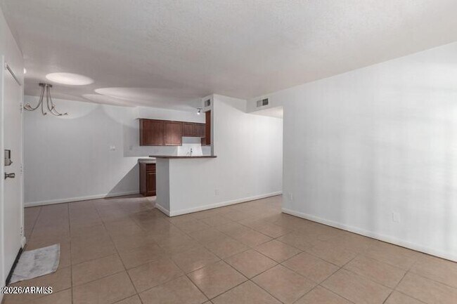 Foto del edificio - 5995 N 78th St