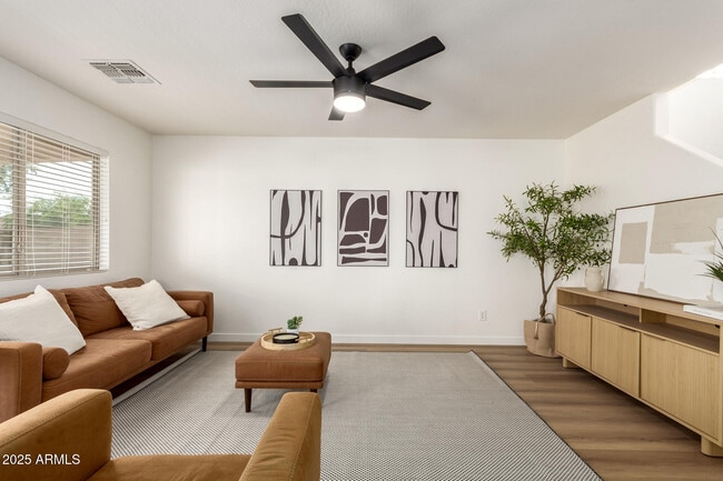 Building Photo - 479 E Dragon Springs Dr