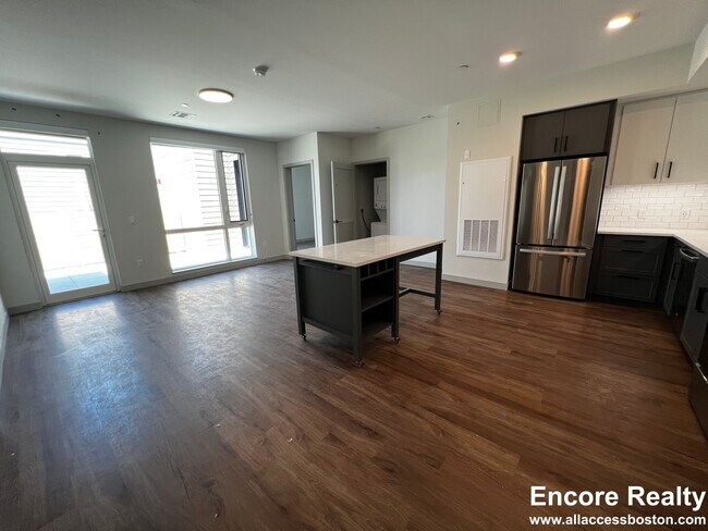 Foto del edificio - 80 Rugg Rd