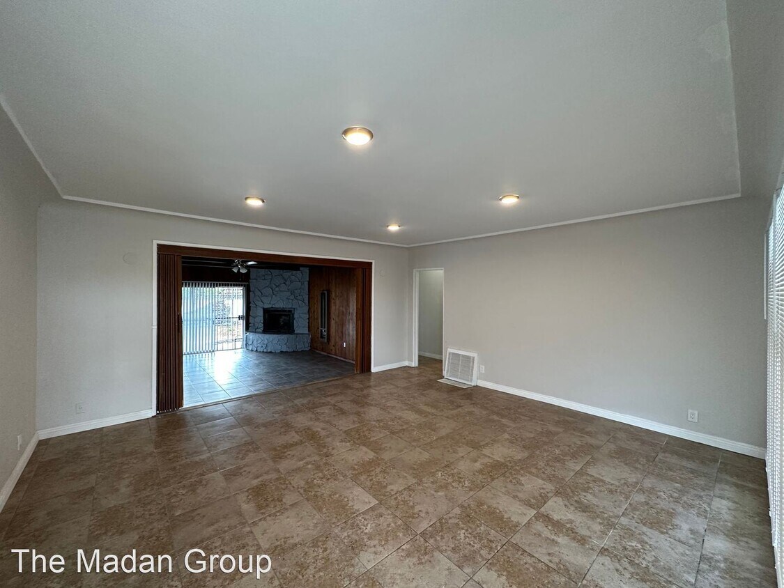 Foto principal - 2 br, 2 bath House - 9030 Flower St