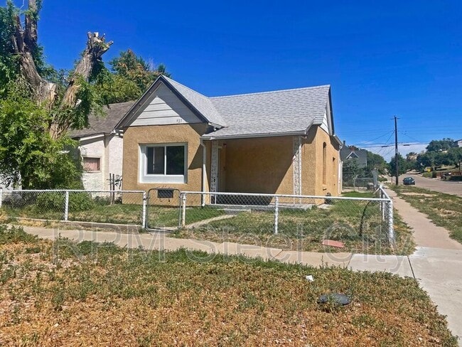 Building Photo - 927 E 1st St