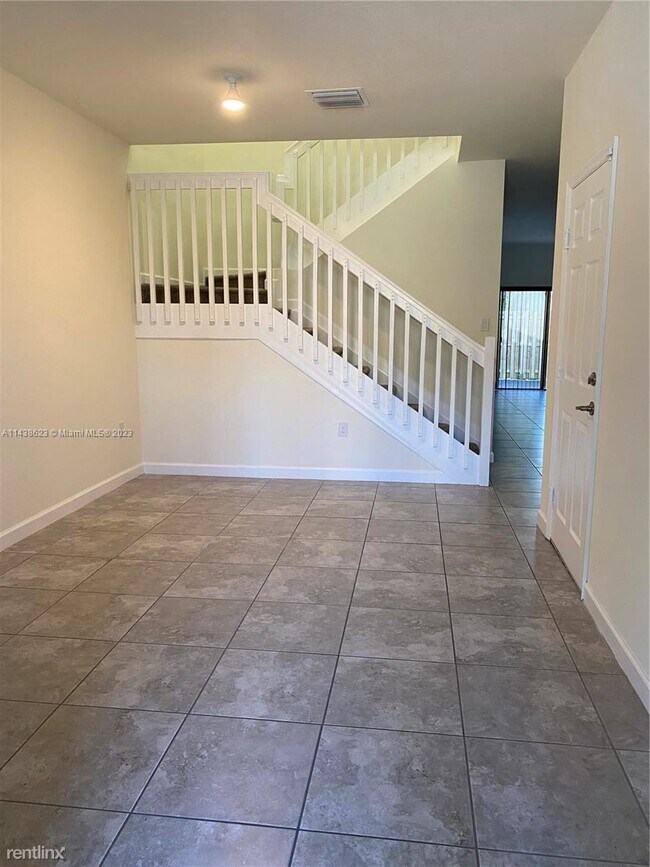 Foto del edificio - 3 br, 3 bath Townhome - 15063 SW 118th Ln