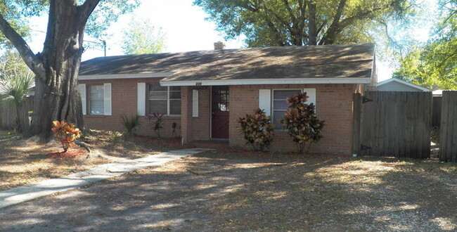 Building Photo - 3/1 Home W/ Fenced Yard/ Lanai!