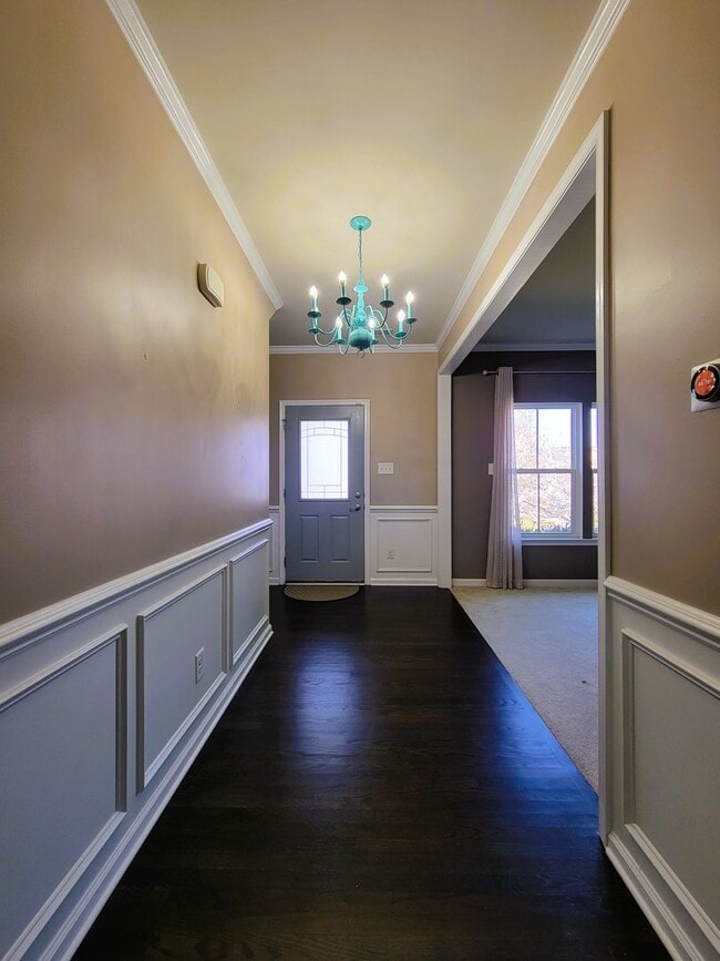 Building Photo - Large 2 story transitional in highly sough...
