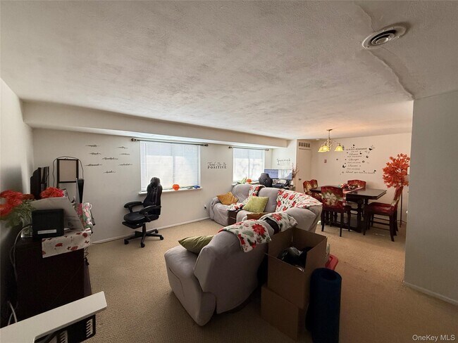 Foto del edificio - 55 Pinebrook Pl