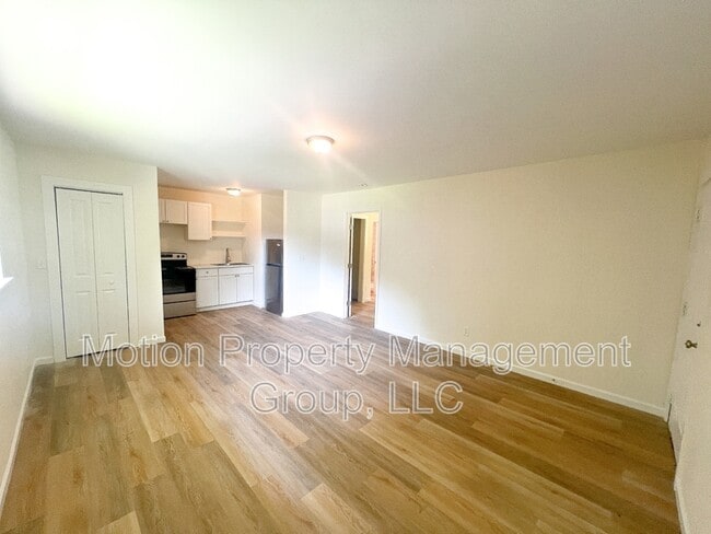 Building Photo - 133 W Ridgewood Ave