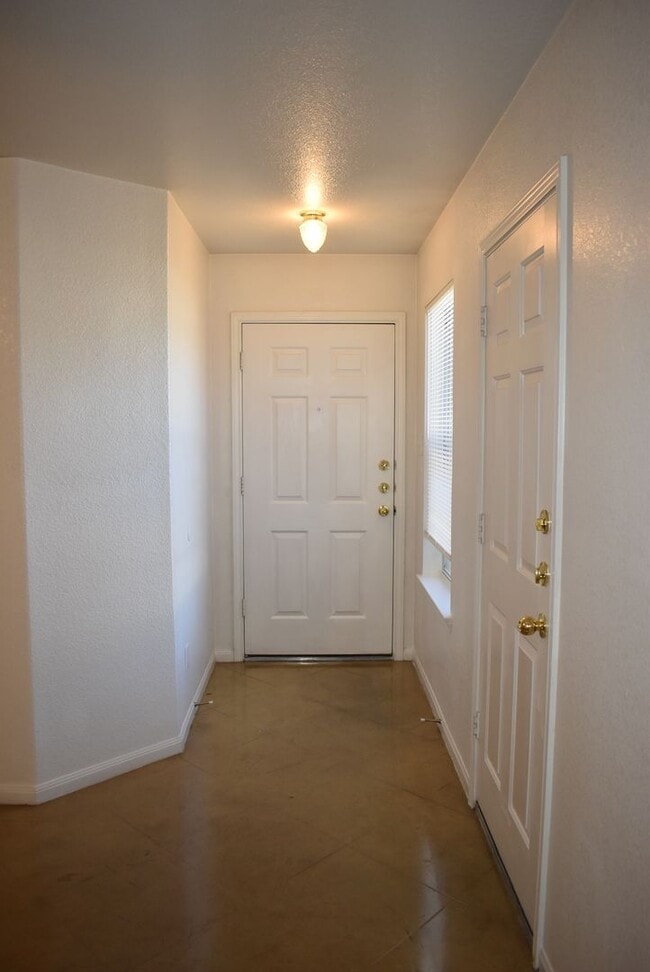 Building Photo - 928 Rosewood Dr