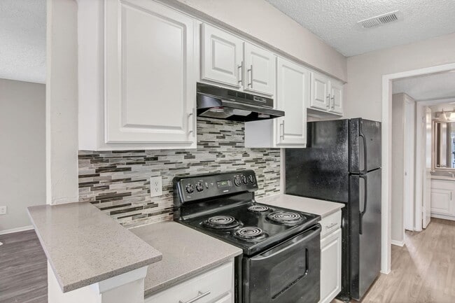 Building Photo - Diamond Loch Apartment Homes