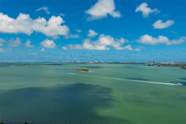 Foto del edificio - 488 NE 18th St