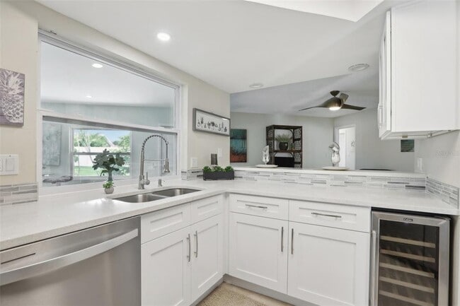 Building Photo - 7698 Cardiff Ct N