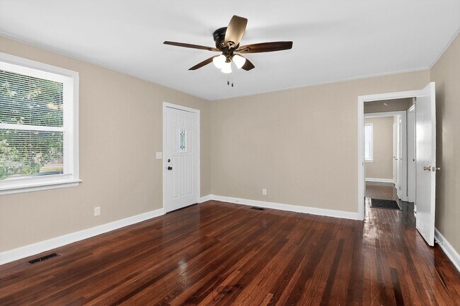 Foto del edificio - Updated 3 Bedroom Home Near Camp North End
