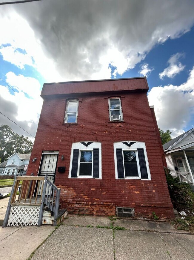 Building Photo - 1222 Idaho St