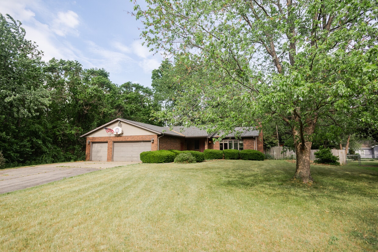 4203 Monica Rd, Stevensville, MI 49127 House Rental in Stevensville