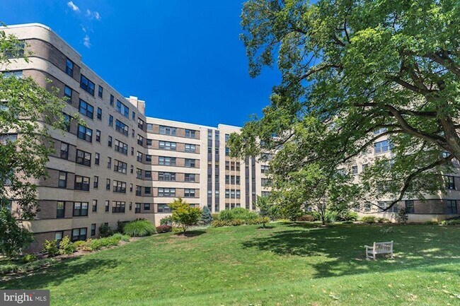 Building Photo - 3901 Cathedral Ave NW