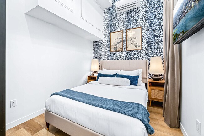 Building Photo - 168 McCaul St