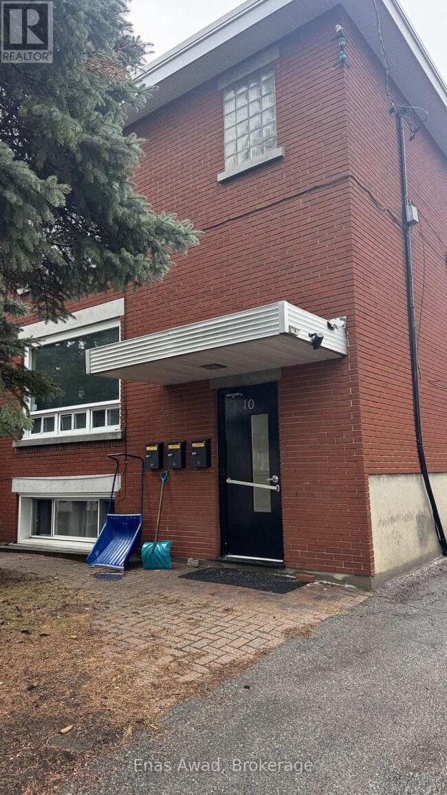 Building Photo - 10 W Presland Rd