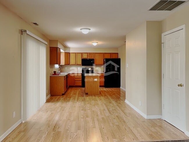 Building Photo - 8637 Trumpeter Dr