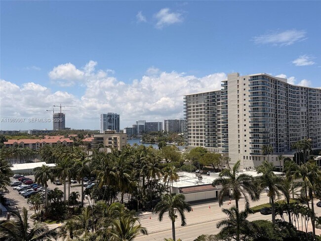 Foto del edificio - 4001 S Ocean Dr