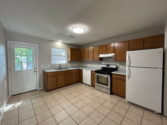 Foto del edificio - Minutes from Downtown Rogers – 2 Bed Apart...