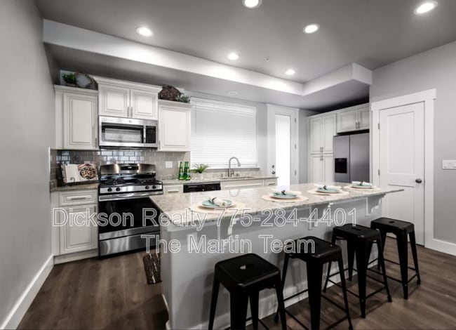 Foto del edificio - 730 Bluffs Ct