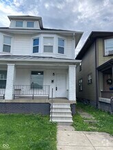 Building Photo - 10 N Randolph St