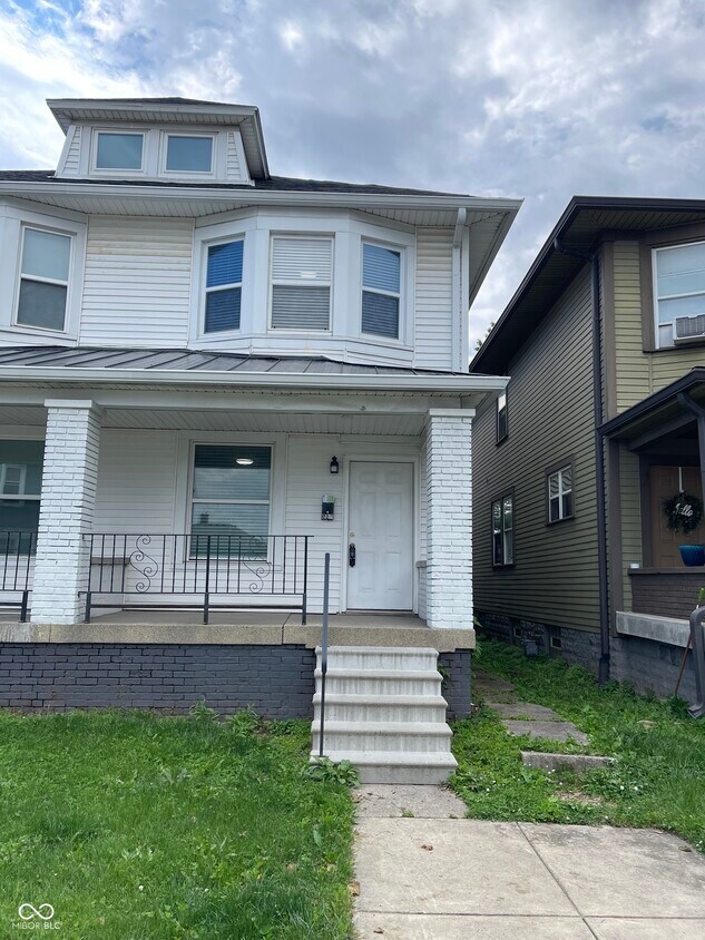Primary Photo - 10 N Randolph St
