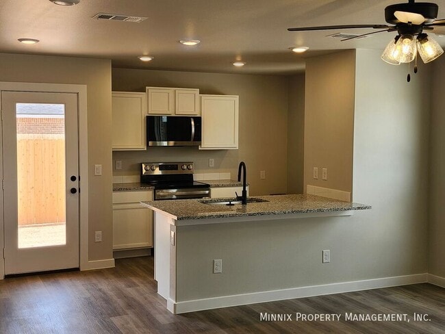 Building Photo - 14502 Paris Ave