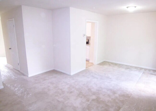 Foto del edificio - Three Bedroom to Call Home Sweet Home!