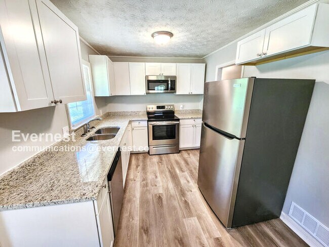 Foto del edificio - 512 Meadowbrook Dr