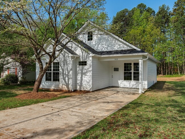 Building Photo - 512 W Todd Ln