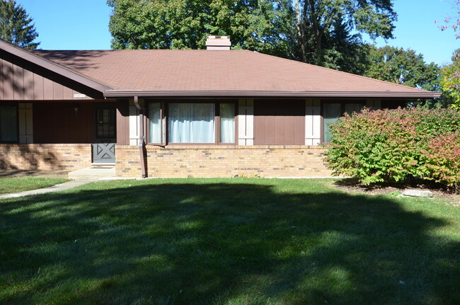 Front of unit for rent - 38W324 Kristin Dr