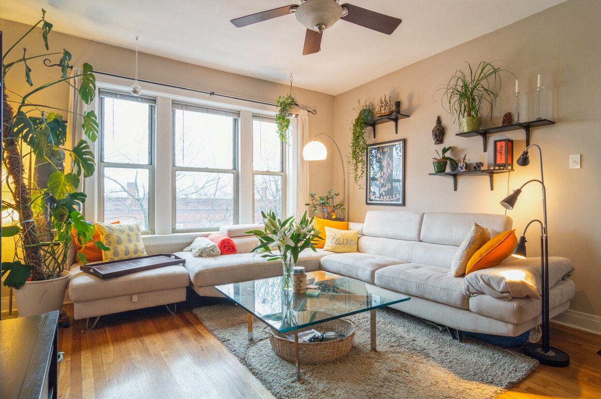 Living Room - 2314 W Byron St