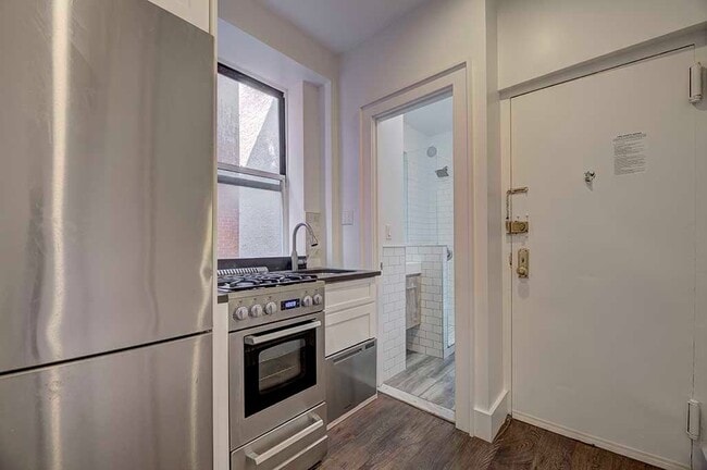 Building Photo - 207 Madison St