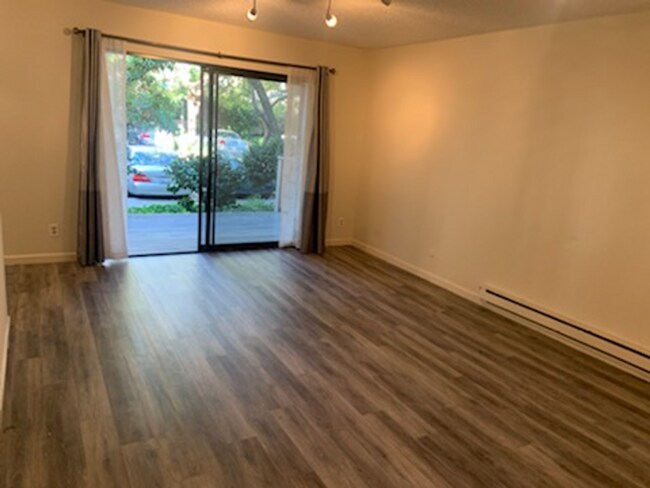 Foto del edificio - One Bedroom Condo Available in Watergate C...