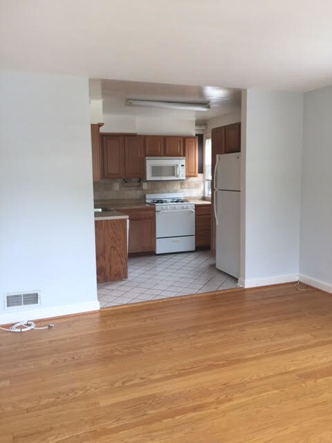 Foto del edificio - 633 N Nelson St