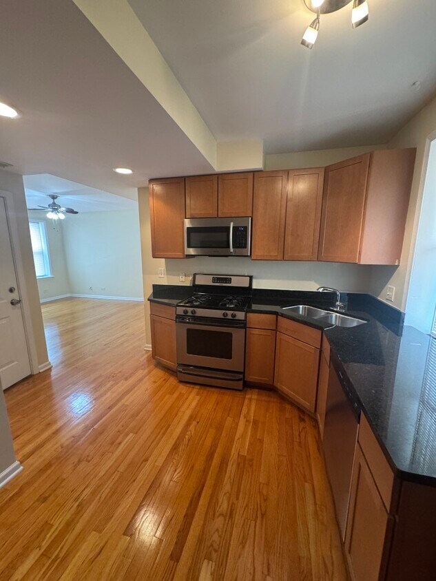 Foto principal - 2553 W Ardmore Ave