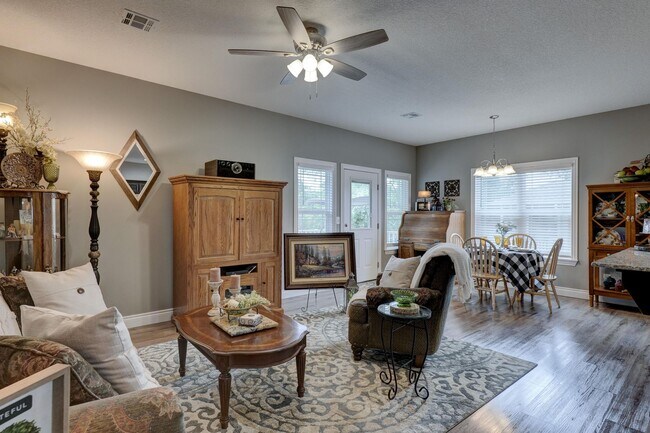 Foto del edificio - UNIT AVAILABLE 6/10/24 ! ! 2-BEDROOM 2-BATH DUPLEXES LOCATED IN NEOSHO!