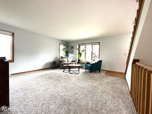 Building Photo - 3 br, 2.5 bath House - 5641 W Abbott Ave