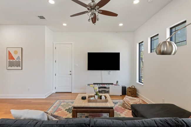 Foto del edificio - 1803 E 18th St